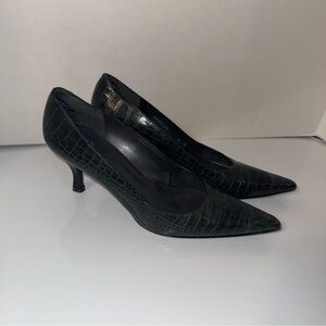 STUART WEITZMAN Pointed Toe Croc-Embossed Women’s Kitten Heels in Dark Green 8